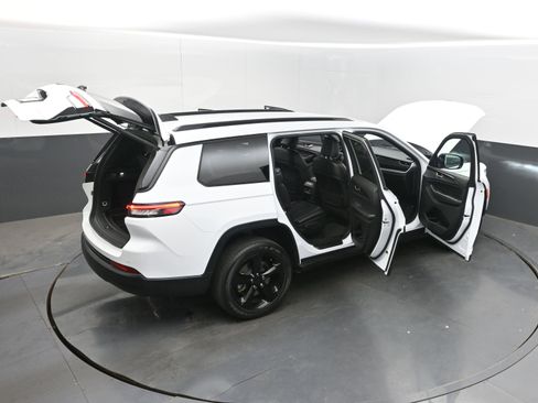 Used 2024 Jeep Grand Cherokee L Laredo image 40