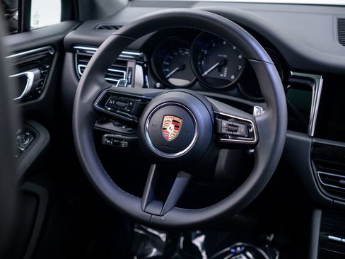 Certified 2025 Porsche Macan AWD/4WD image 12