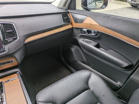 Certified 2023 Volvo XC90 T8 Plus w/ Protection Package Premier image 16
