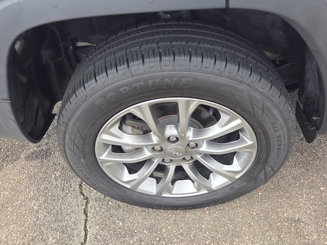 Used 2021 Jeep Cherokee Latitude Plus FWD image 25