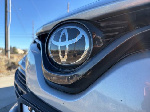 Used 2020 Toyota Camry LE image 7