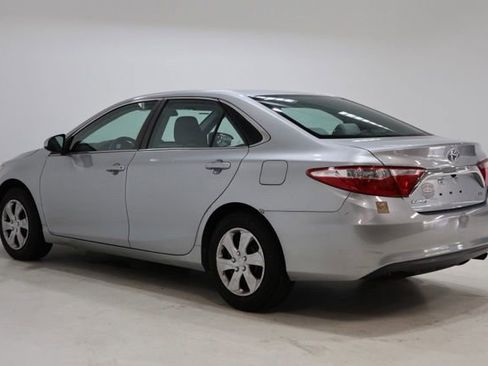 Used 2015 Toyota Camry LE FWD image 5