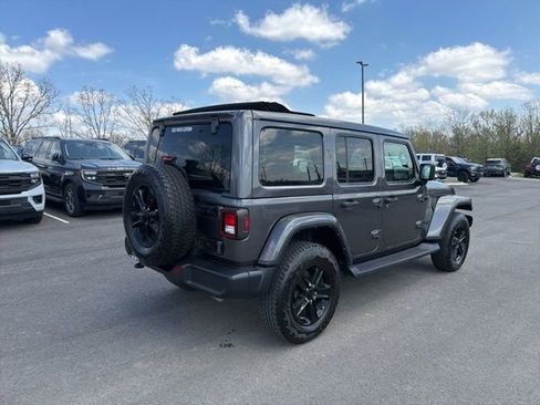 Used 2021 Jeep Wrangler Unlimited Sahara AWD/4WD image 3
