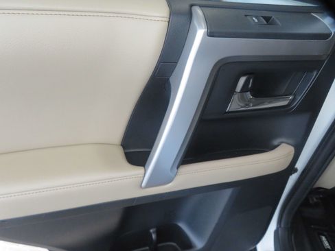 Used 2016 Toyota 4Runner SR5 RWD image 18