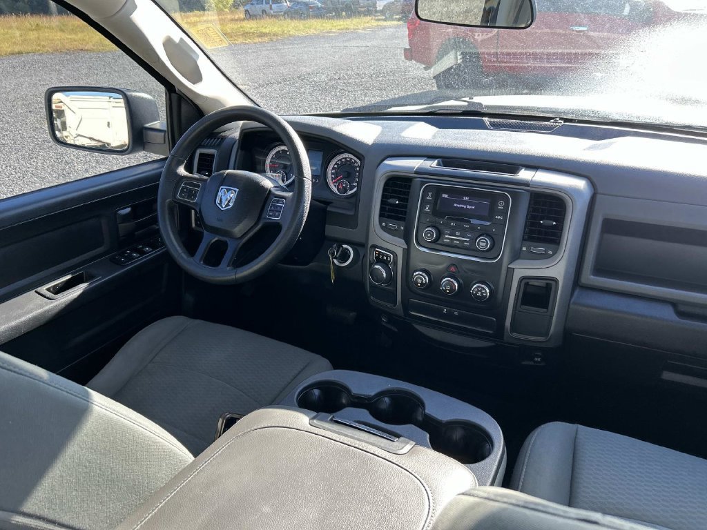 Used 2015 RAM 1500 Express RWD image 27