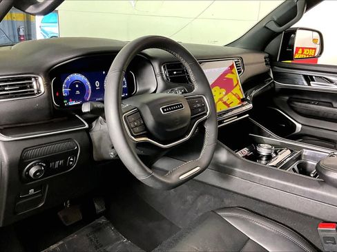 Used 2023 Jeep Wagoneer 2WD image 14