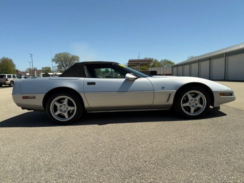 Used 1996 Chevrolet Corvette Convertible RWD image 4