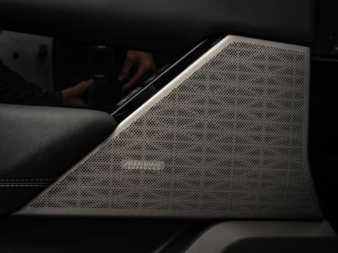 Used 2022 Land Rover Range Rover Velar R-Dynamic S image 27