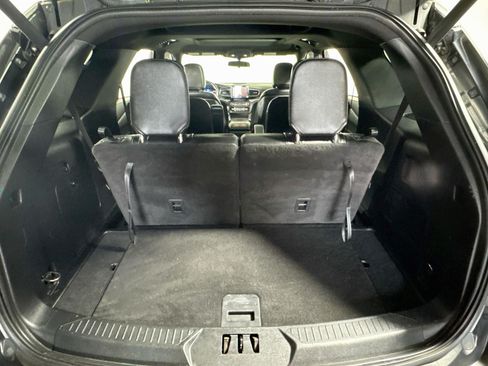 Used 2020 Ford Explorer XLT w/ Equipment Group 202A AWD/4WD image 25