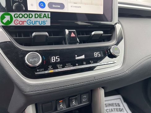 Used 2024 Toyota Corolla Cross XLE w/ Convenience Package image 10