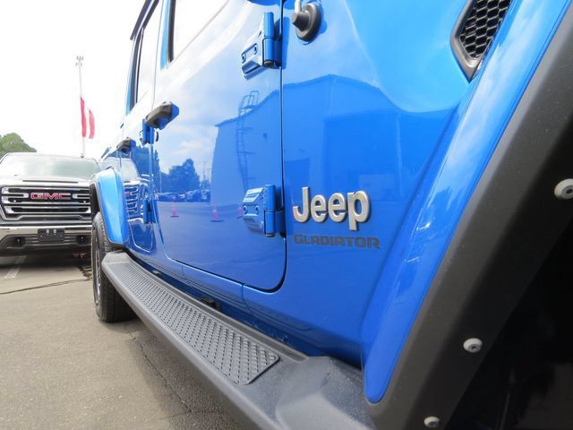 Used 2021 Jeep Gladiator Overland w/ Popular Equipment Package AWD/4WD image 12