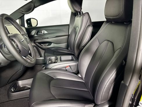 New 2026 Chrysler Voyager LX image 11