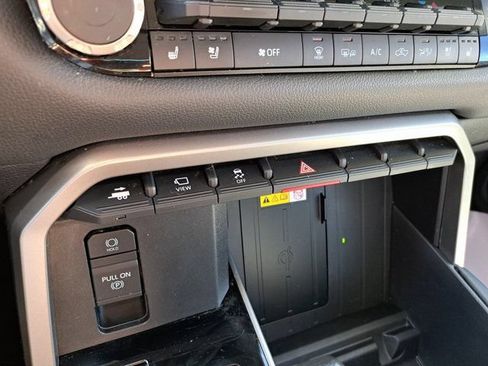 Used 2024 Toyota Tundra Limited AWD/4WD image 19