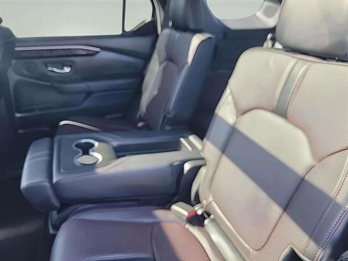 Used 2025 Honda Pilot Black Edition image 19