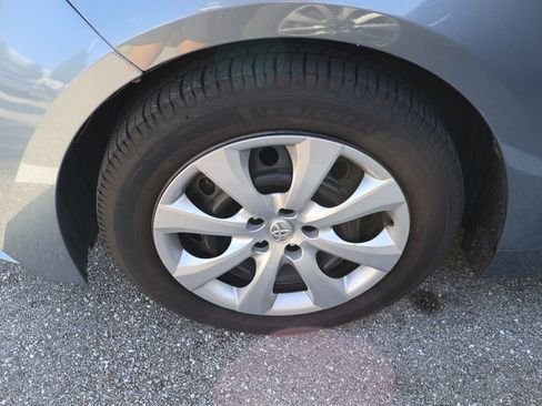 Used 2020 Toyota Corolla LE FWD image 4