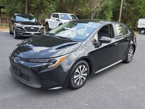 Used 2021 Toyota Corolla LE FWD image 3