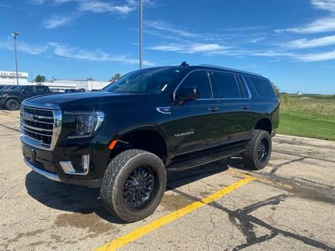 Used 2024 GMC Yukon XL SLT AWD/4WD image 7