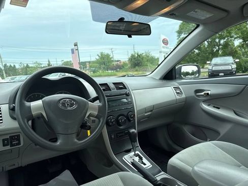 Used 2010 Toyota Corolla LE w/ All Weather Guard Pkg FWD image 8
