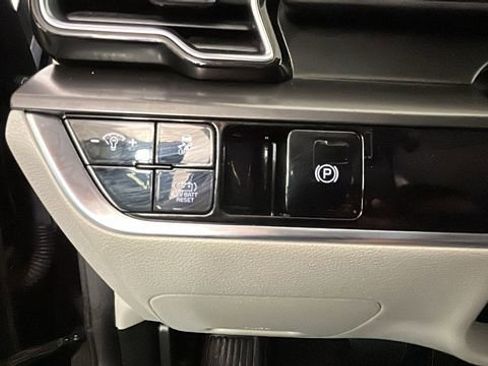 Used 2023 Kia Sportage EX AWD/4WD image 19