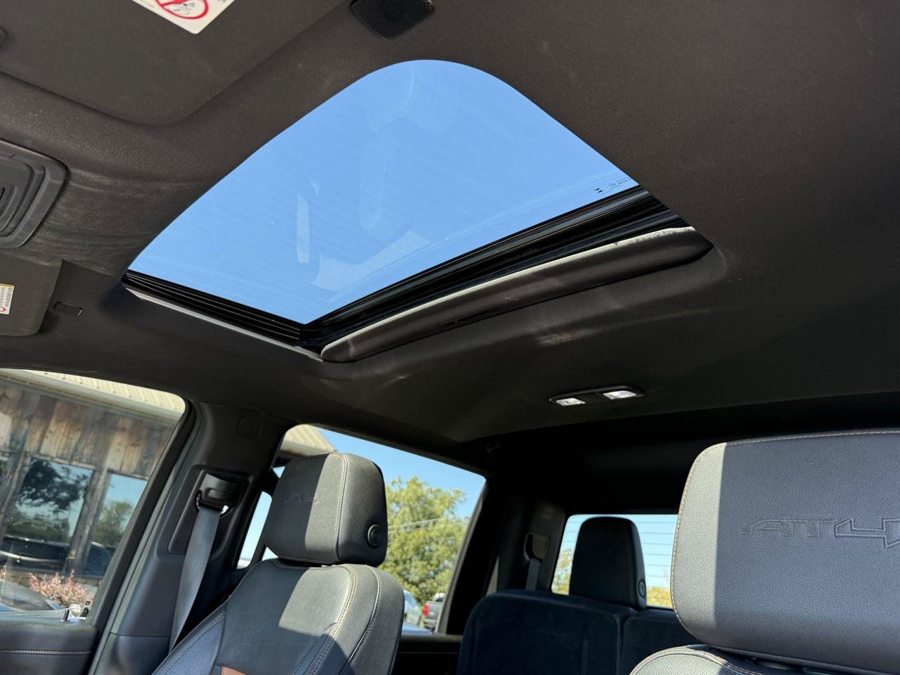 Used 2023 GMC Sierra 2500 AT4 w/ AT4 Premium Plus Package AWD/4WD image 5