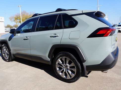 Used 2023 Toyota RAV4 XLE Premium image 4