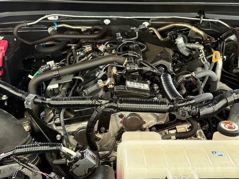 Certified 2025 Toyota Tacoma TRD Off-Road image 32