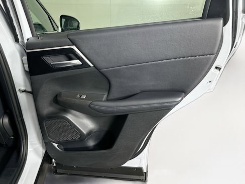 Used 2024 Mitsubishi Outlander SE image 31