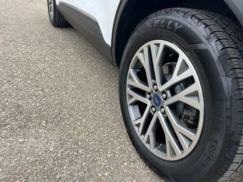 Certified 2022 Ford Escape SEL w/ Technology Package AWD/4WD image 27