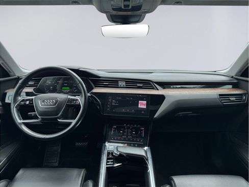 Used 2019 Audi e-tron Prestige w/ Prestige Package AWD/4WD image 23