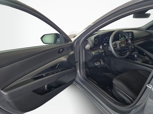 Used 2025 Hyundai Elantra SEL FWD image 30