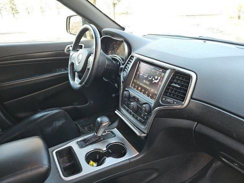 Used 2018 Jeep Grand Cherokee Altitude image 14