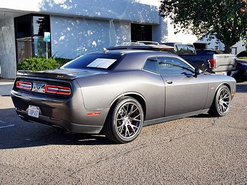 Used 2016 Dodge Challenger SRT w/ Technology Group image 10