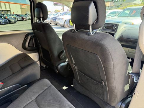 Used 2015 Dodge Grand Caravan SXT w/ Security Group image 31