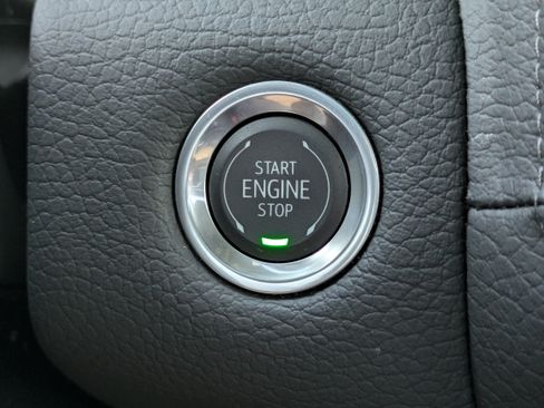 Used 2024 GMC Yukon XL Denali AWD/4WD image 30