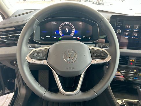 Certified 2025 Volkswagen Jetta SE w/ Sunroof Package image 17