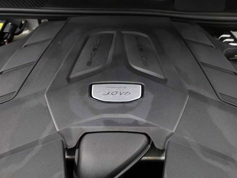 Used 2022 Porsche Cayenne image 41