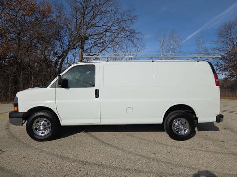 Used 2019 Chevrolet Express 3500 w/ Driver Convenience Package image 3
