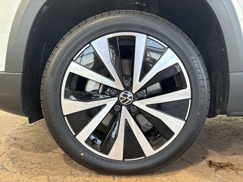 Used 2024 Volkswagen Taos SE FWD image 10