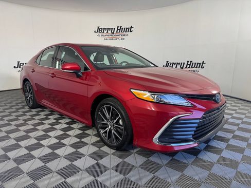 Used 2024 Toyota Camry XLE w/ Navigation Package FWD image 6