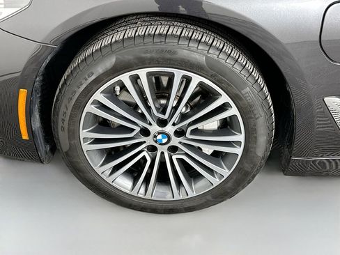 Used 2020 BMW 530e w/ Convenience Package image 32