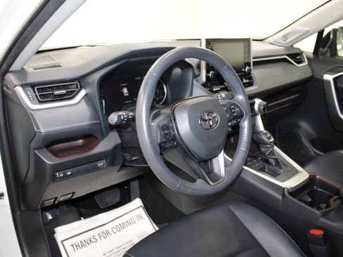 Used 2020 Toyota RAV4 Limited image 23
