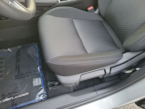 Used 2025 Mitsubishi Outlander ES image 24