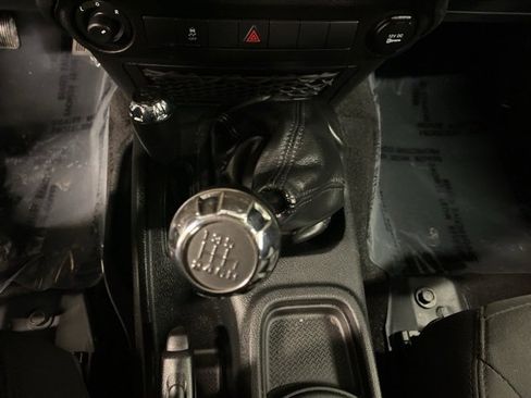 Used 2018 Jeep Wrangler Unlimited Sport S image 19