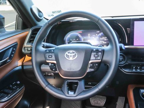 Certified 2025 Toyota Crown Signia w/ Advanced Technology Package AWD/4WD image 18