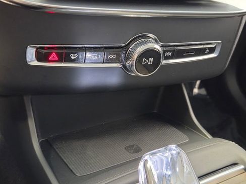 Certified 2025 Volvo XC90 B5 Plus image 32