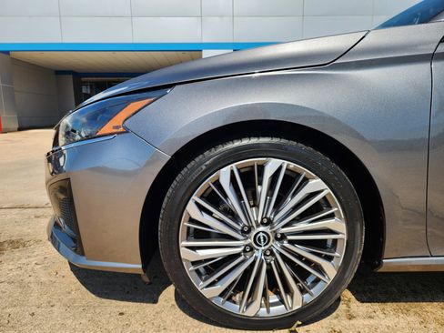 Used 2023 Nissan Altima 2.5 SL FWD image 9