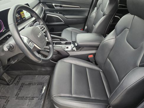 Used 2025 Kia Telluride S FWD image 9
