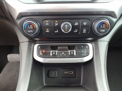 Used 2023 GMC Acadia SLE image 23