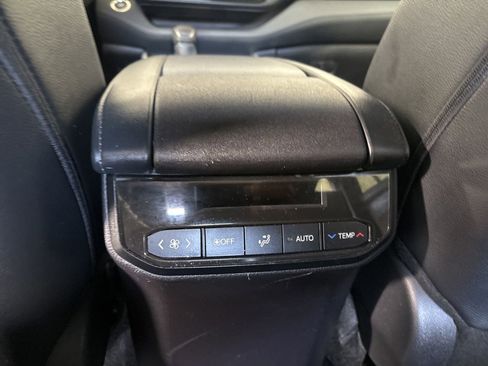 Used 2025 Toyota Highlander XSE AWD/4WD image 24