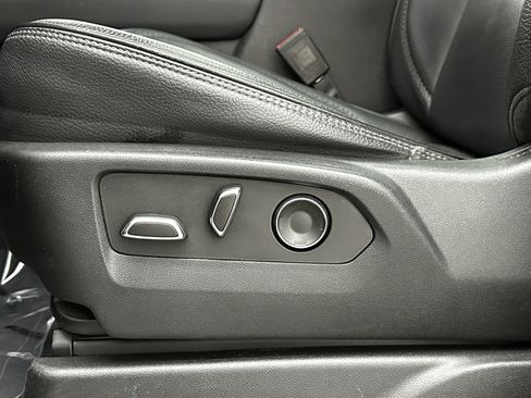 Used 2021 GMC Yukon Denali w/ Denali Premium Package image 14